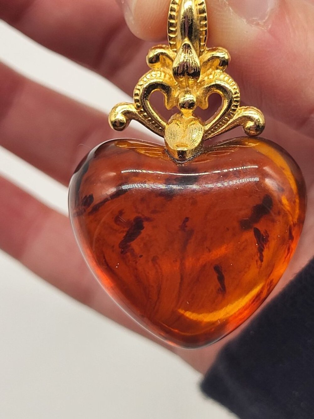VTG Puffy Tortoise Shell Amber Color SIENNA HEART Pendant Gold Tone Avon - Picture 3 of 7